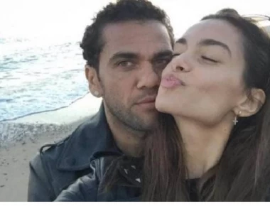 Η σύντροφος του Ντάνι Άλβες «ρίχνει» το instagram με την αισθησιακή της φωτογραφία (φωτό)